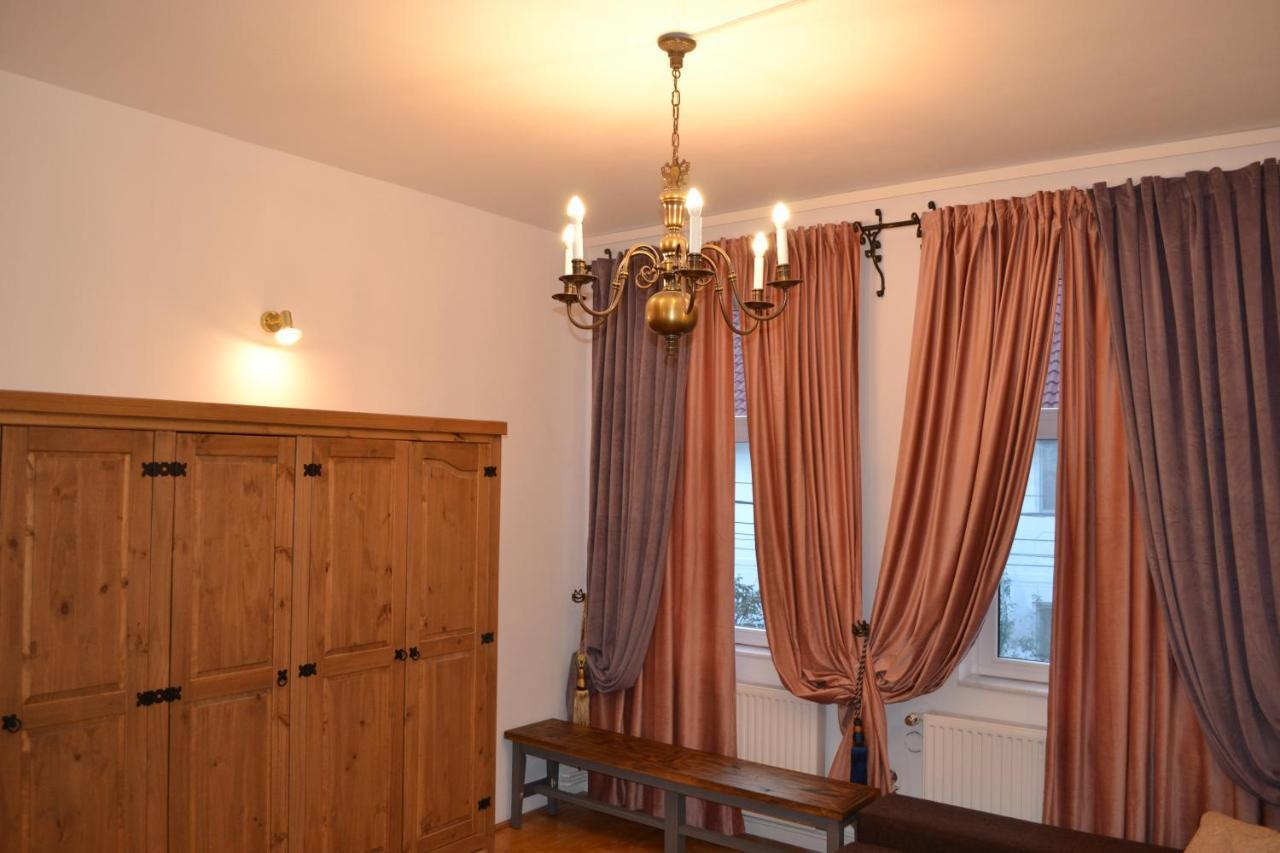 Castle Gate Hotel Бран Екстериор снимка