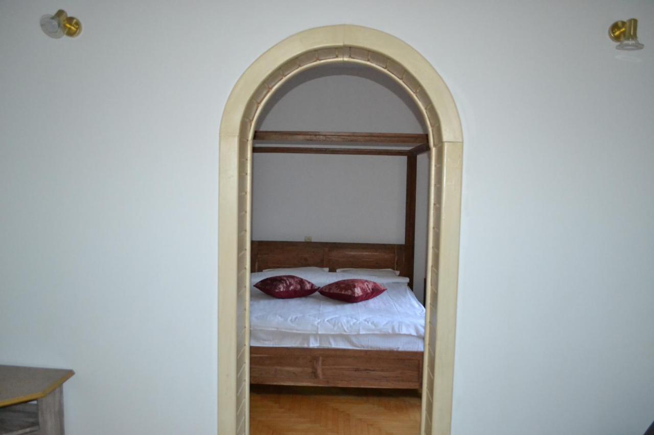 Castle Gate Hotel Бран Екстериор снимка