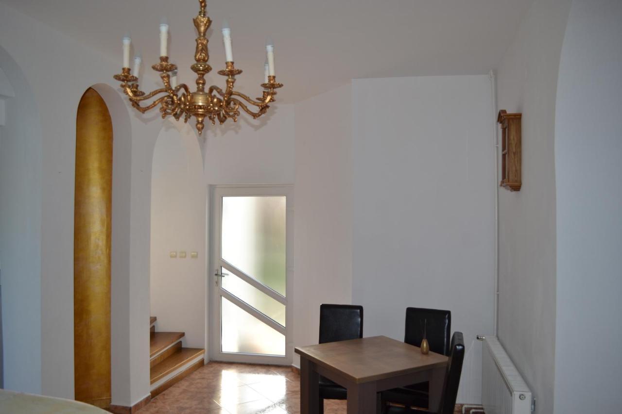 Castle Gate Hotel Бран Екстериор снимка