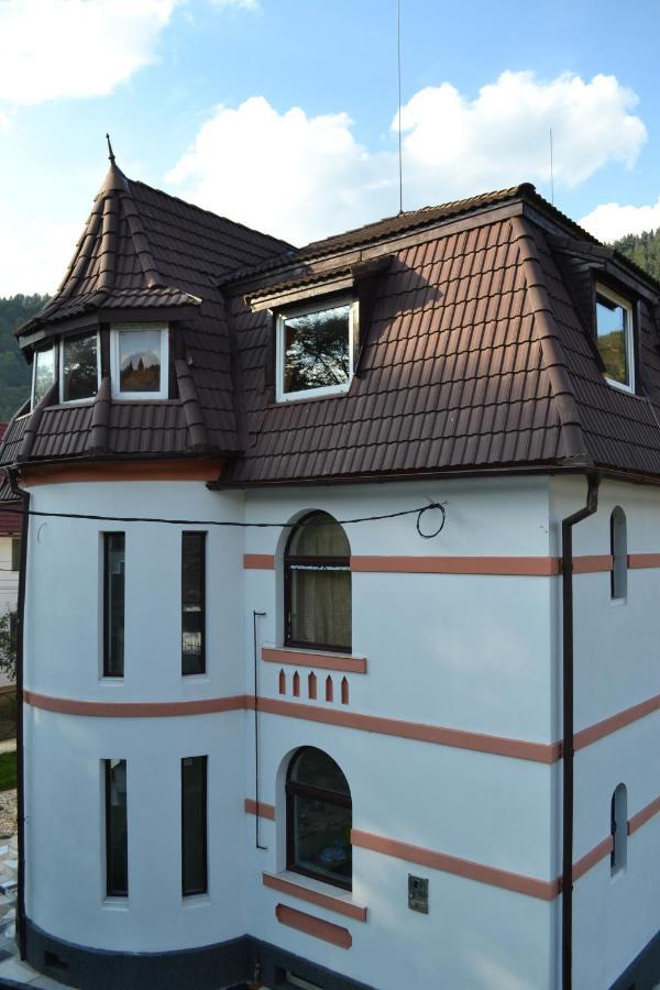 Castle Gate Hotel Бран Екстериор снимка