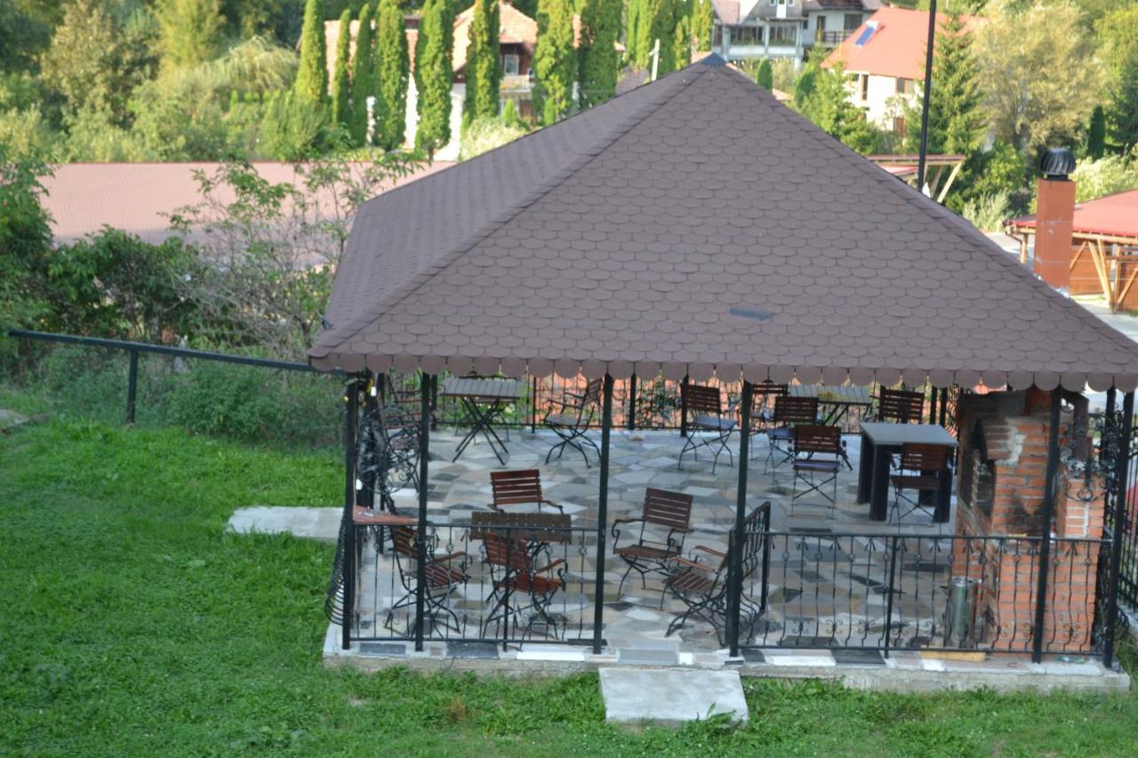 Castle Gate Hotel Бран Екстериор снимка