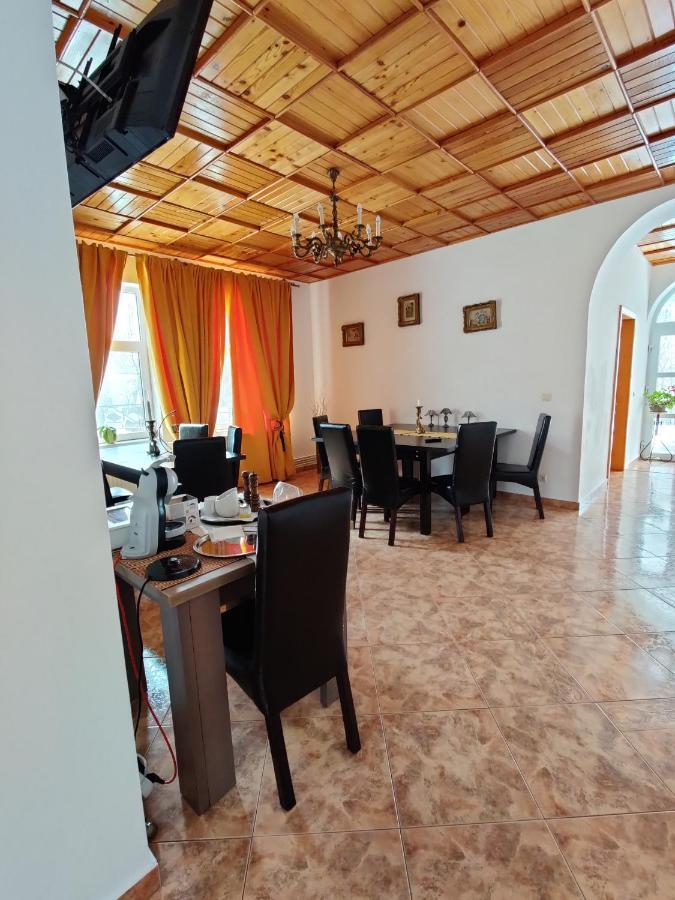 Castle Gate Hotel Бран Екстериор снимка
