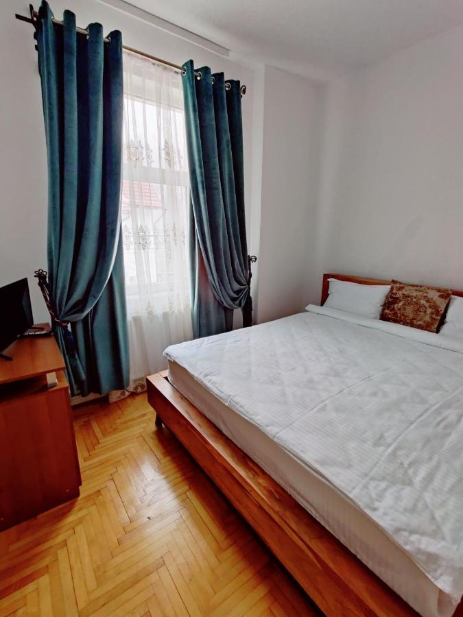 Castle Gate Hotel Бран Екстериор снимка