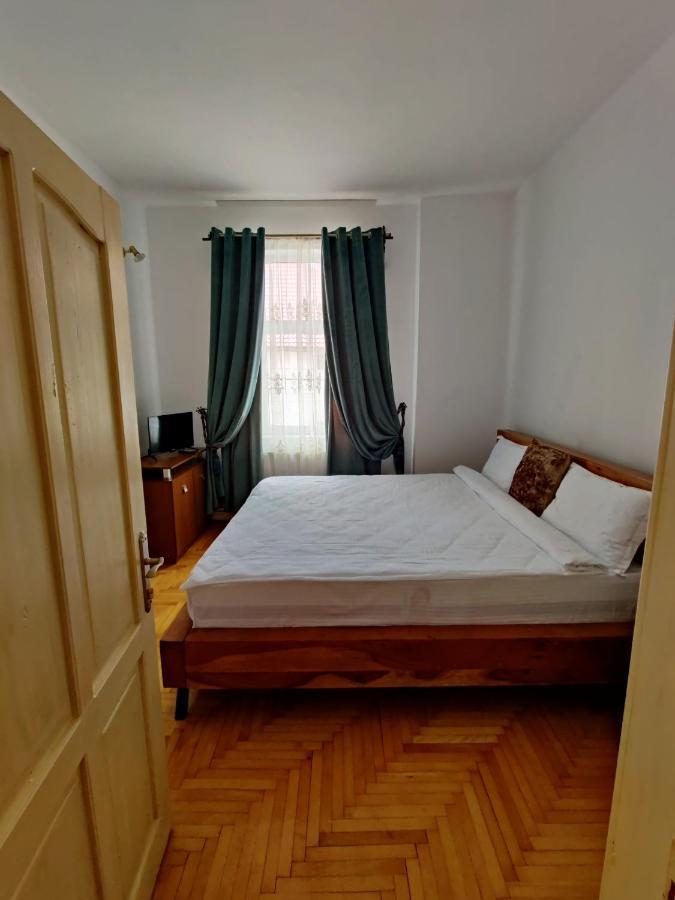 Castle Gate Hotel Бран Екстериор снимка