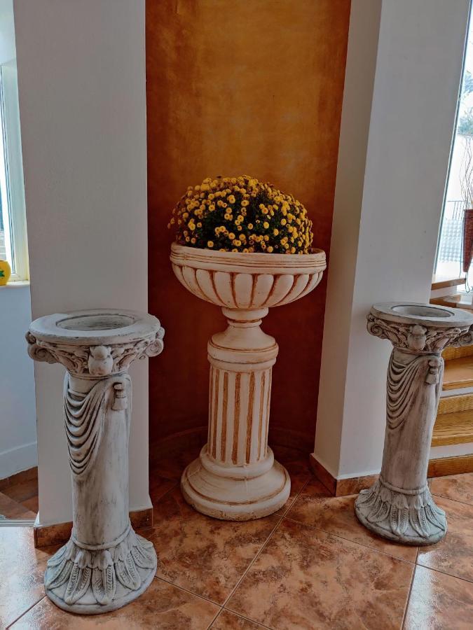 Castle Gate Hotel Бран Екстериор снимка