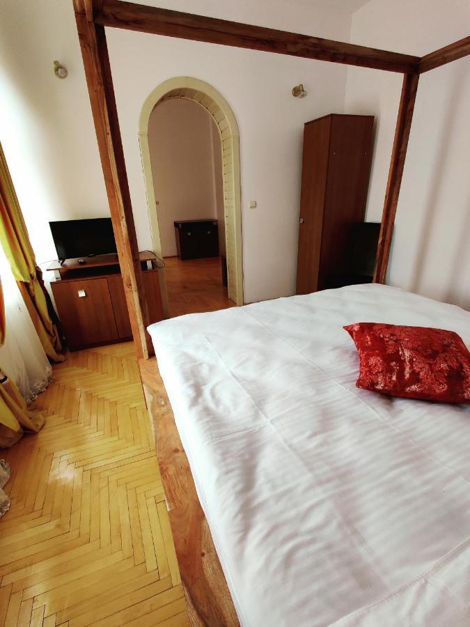 Castle Gate Hotel Бран Екстериор снимка