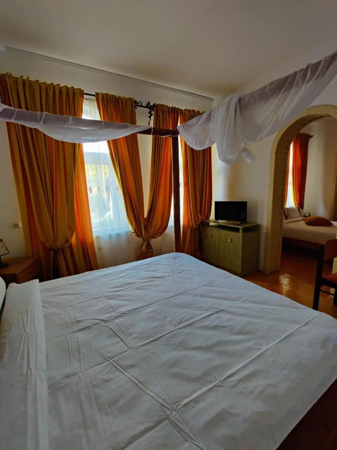 Castle Gate Hotel Бран Екстериор снимка