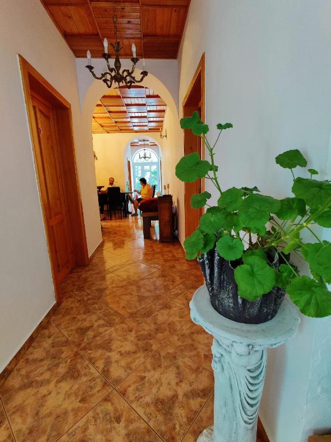 Castle Gate Hotel Бран Екстериор снимка