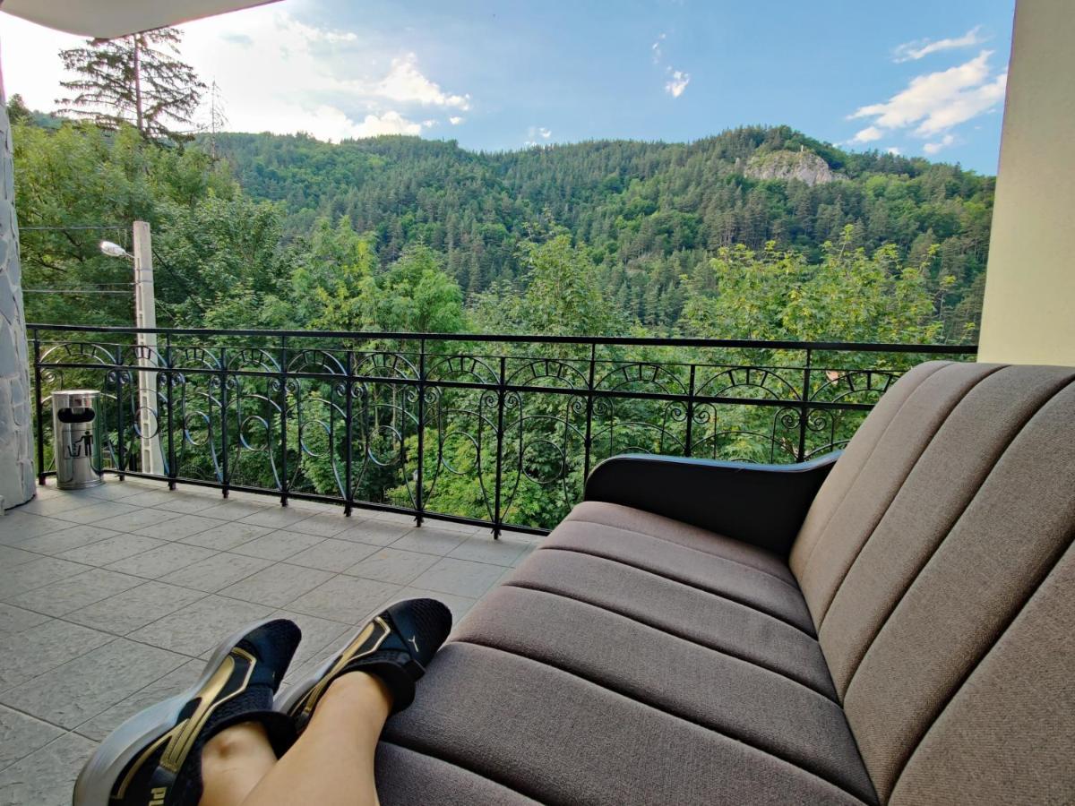 Castle Gate Hotel Бран Екстериор снимка