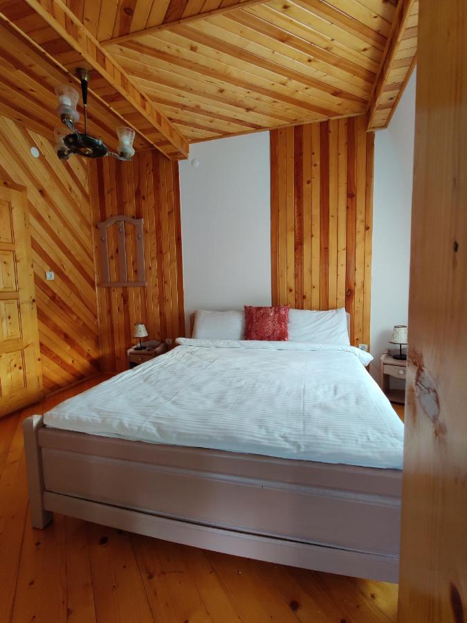 Castle Gate Hotel Бран Екстериор снимка