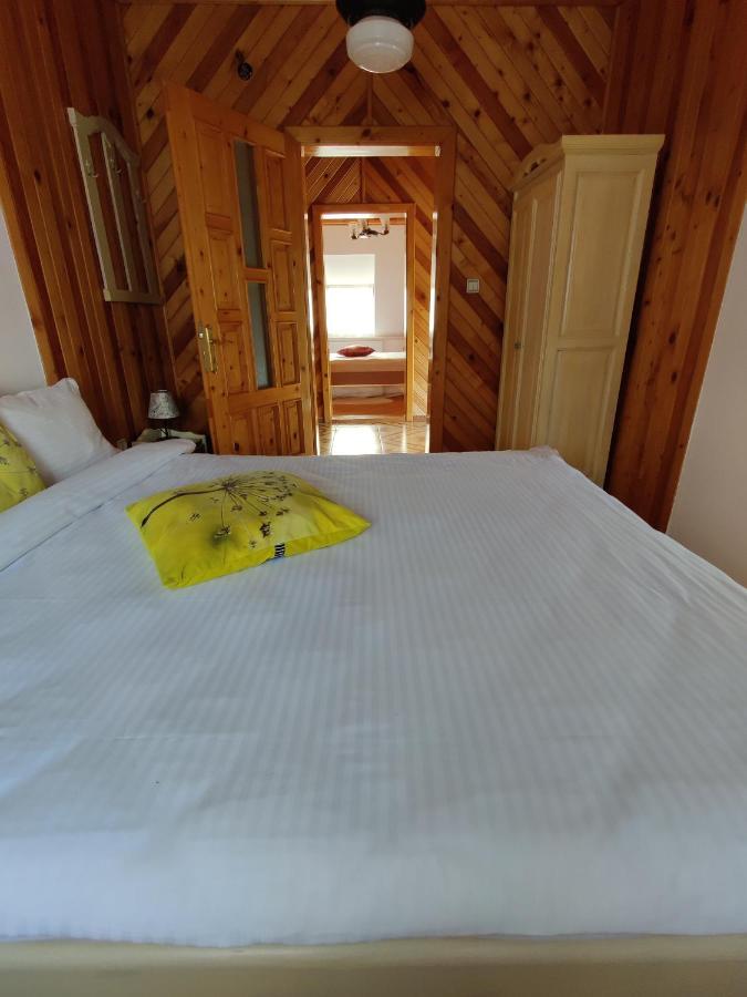 Castle Gate Hotel Бран Екстериор снимка