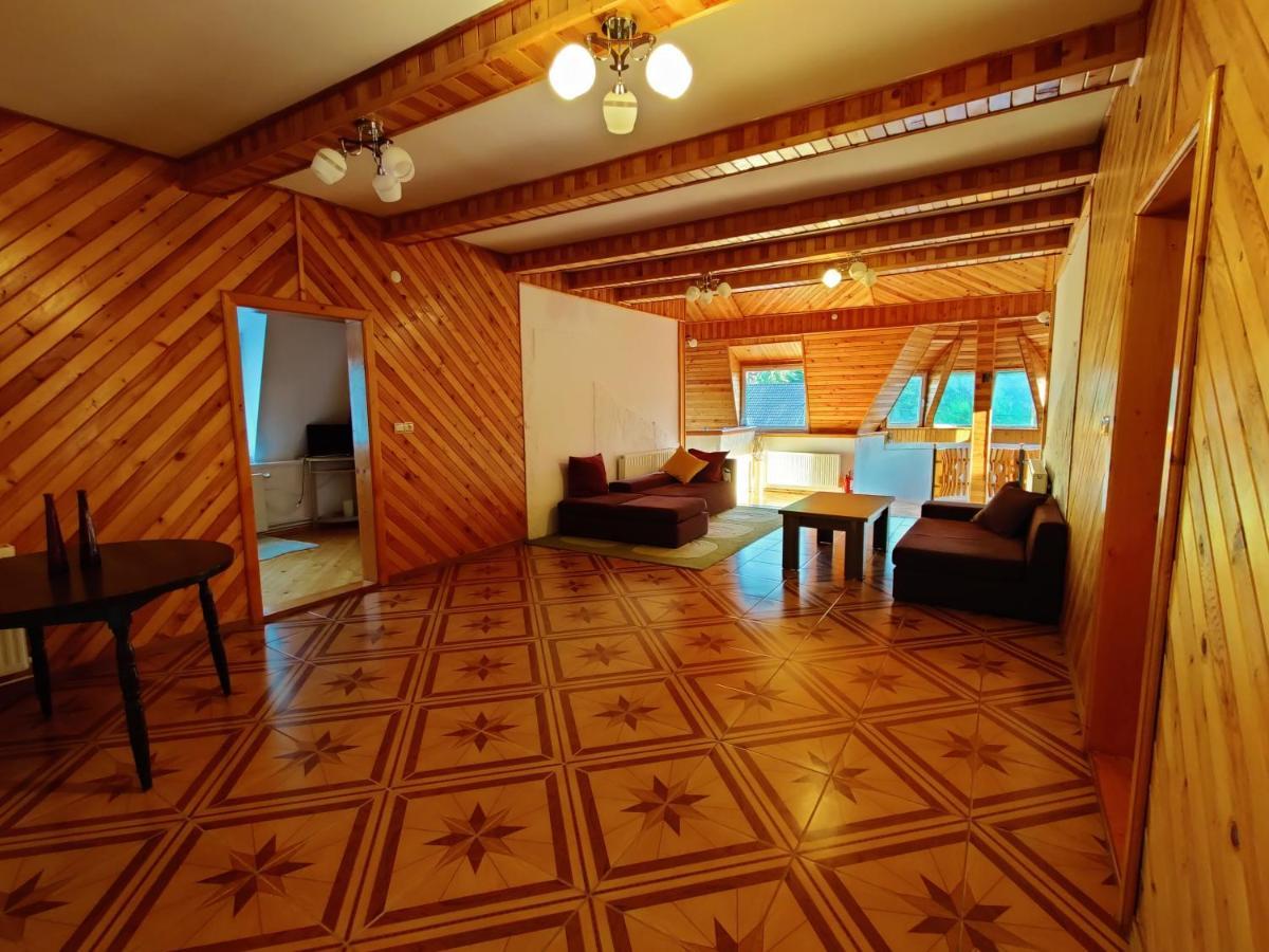 Castle Gate Hotel Бран Екстериор снимка