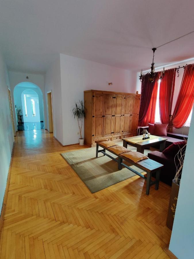 Castle Gate Hotel Бран Екстериор снимка