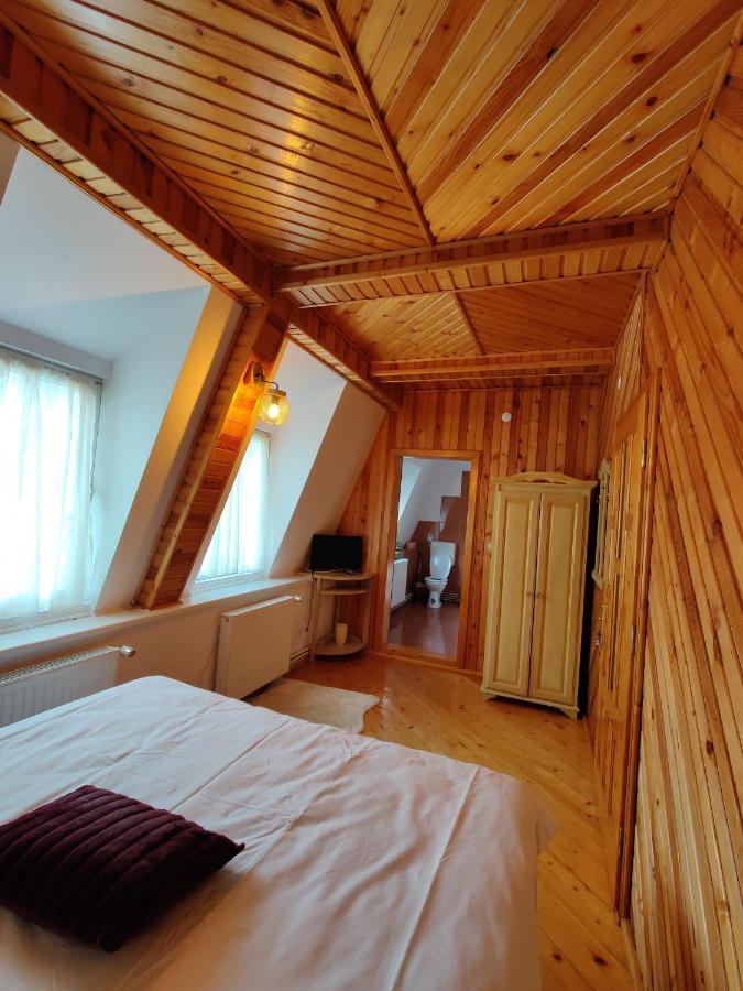 Castle Gate Hotel Бран Екстериор снимка