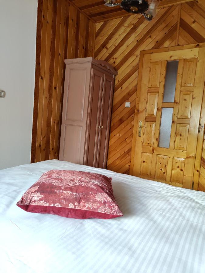Castle Gate Hotel Бран Екстериор снимка