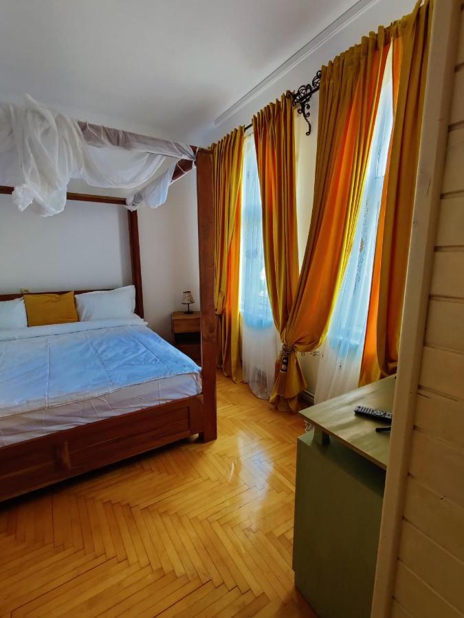 Castle Gate Hotel Бран Екстериор снимка