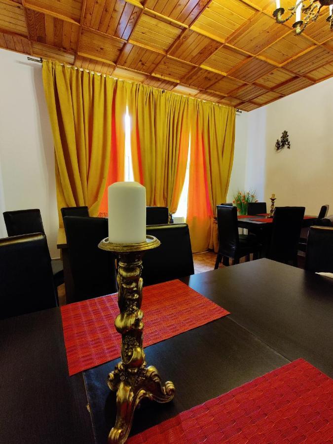 Castle Gate Hotel Бран Екстериор снимка