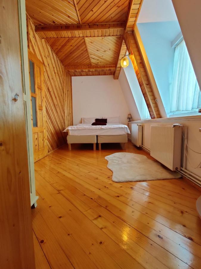 Castle Gate Hotel Бран Екстериор снимка