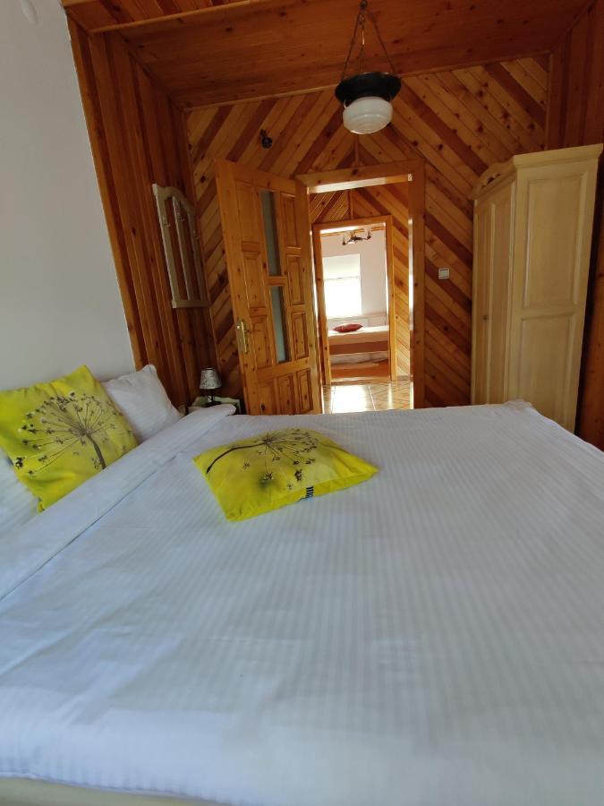 Castle Gate Hotel Бран Екстериор снимка